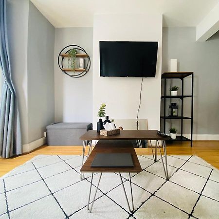 Medway Getaway - 3 Bed Home With Luxury Bathroom Чатъм Екстериор снимка
