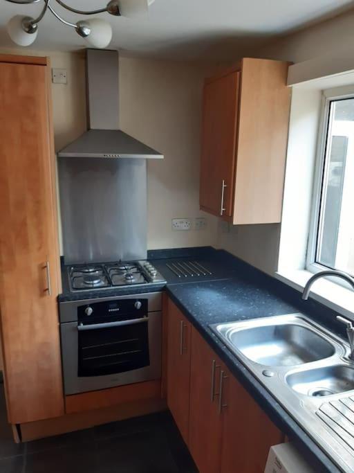 Medway Getaway - 3 Bed Home With Luxury Bathroom Чатъм Екстериор снимка