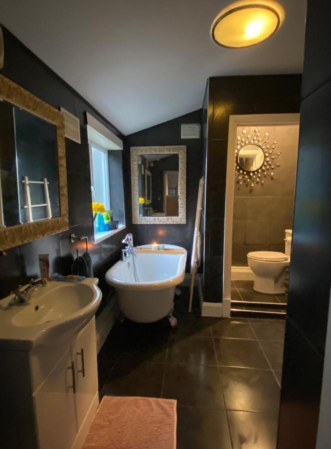 Medway Getaway - 3 Bed Home With Luxury Bathroom Чатъм Екстериор снимка