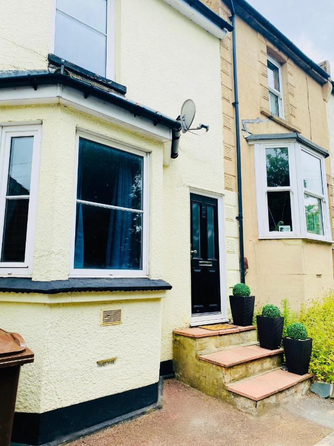 Medway Getaway - 3 Bed Home With Luxury Bathroom Чатъм Екстериор снимка