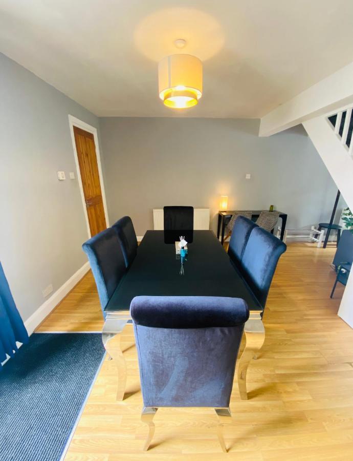 Medway Getaway - 3 Bed Home With Luxury Bathroom Чатъм Екстериор снимка