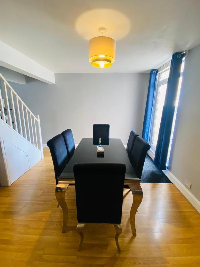 Medway Getaway - 3 Bed Home With Luxury Bathroom Чатъм Екстериор снимка